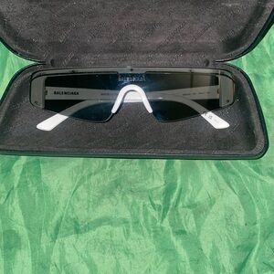 Balenciaga ski glasses white great condition 
 Size 99/01 BB0004S